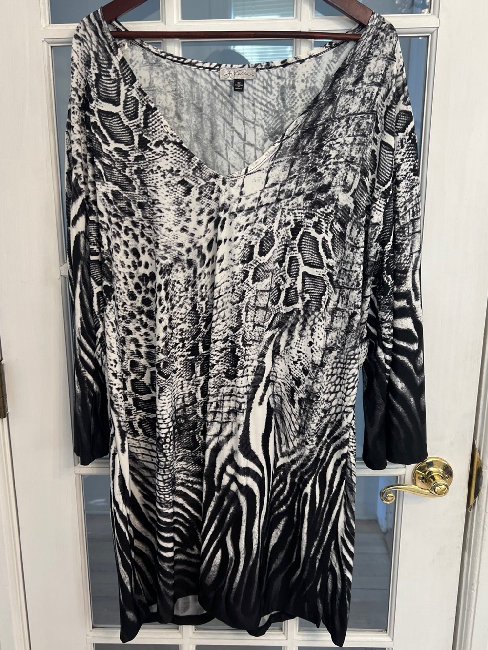 J. VALDI Women’s Animal Print V-Neck Tunic Top Black White Plus Size 3X